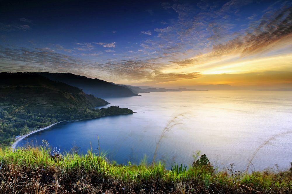 destinasi wisata danau toba sunset